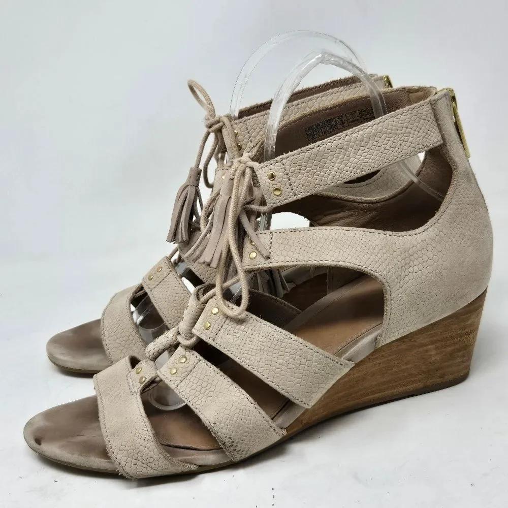 UGG Women's Yasmin Snake Gladiator Wedge Sandal Horchata Leather Size 7.5‎ B